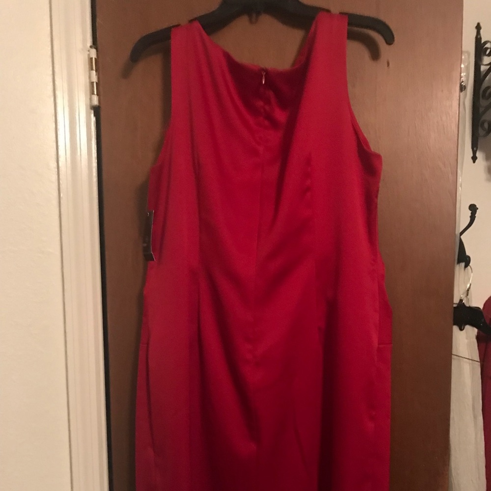 Formal dress, size 16. Brand new w/tags still on! - Picture 2 of 2